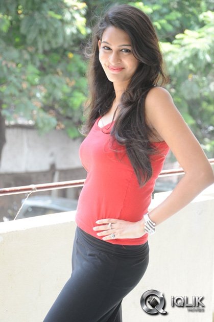 Swetha-Jadhav-at-Inka-Emi-Anukoledu-Movie-Press-Meet